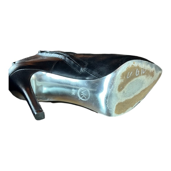 MICHAEL KORS Black AnklePointed-Toe Boots 
Sz 7M - Picture 13 of 14